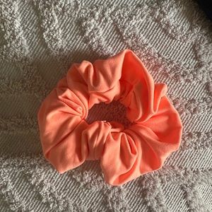BUFFBUNNY scrunchie in Orange Soda